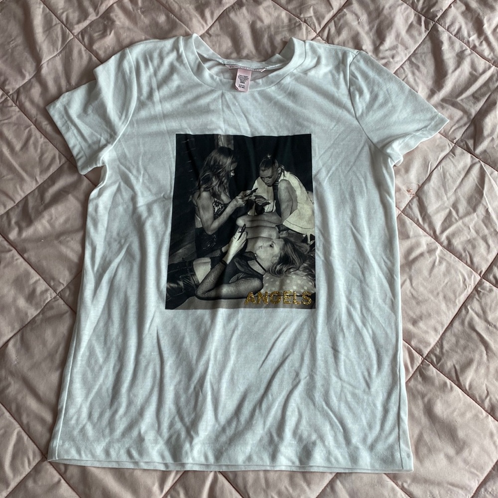 VS graphic tee